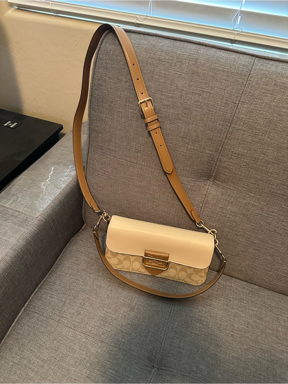 Coach Shoulder Bag - Picture 3 of 3